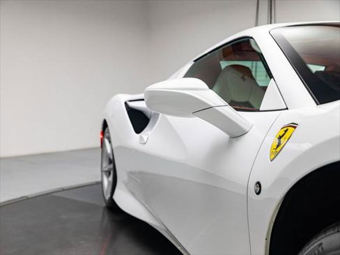 Used 2022 Ferrari F8 Tributo RWD image 23
