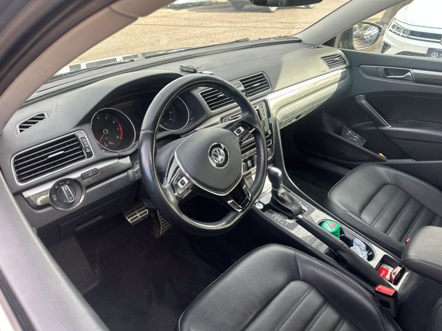 Used 2018 Volkswagen Passat 2.0T SEL Premium FWD image 12