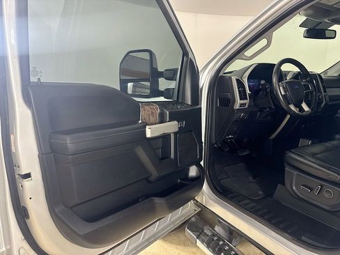 Used 2019 Ford F250 Lariat w/ Lariat Value Package image 11