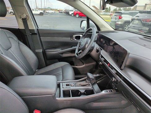 Used 2025 Kia Sorento S w/ Panoramic Sunroof Package image 9