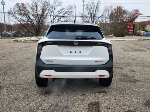 New 2026 Nissan Kicks SR w/ SR Premium Package image 4