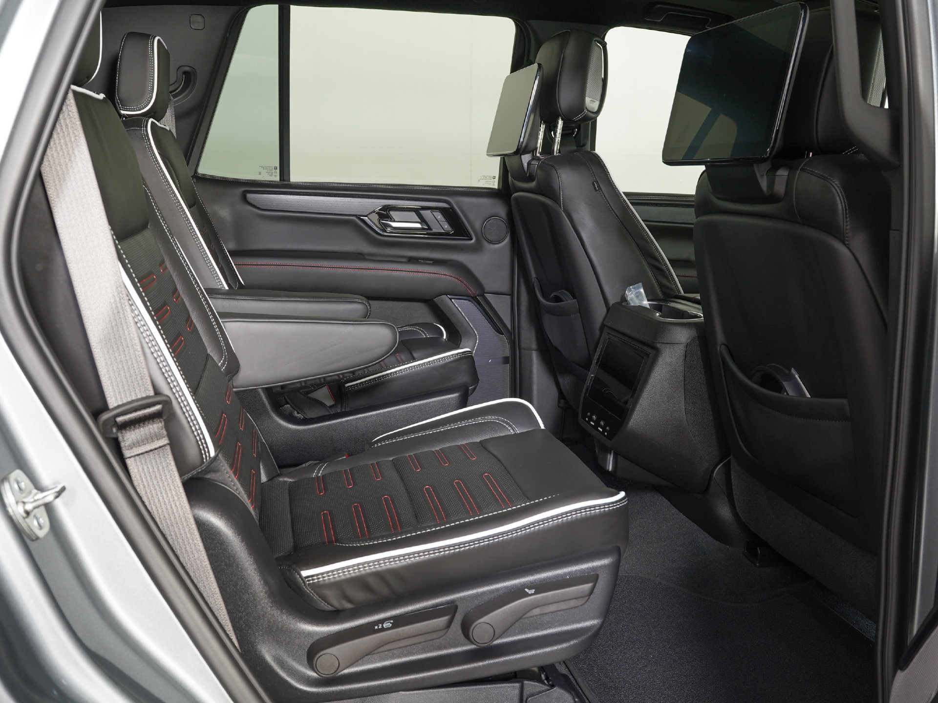 Used 2026 GMC Yukon AT4 Ultimate AWD/4WD image 10
