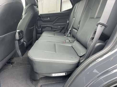 Used 2025 Toyota 4Runner Limited AWD/4WD image 20