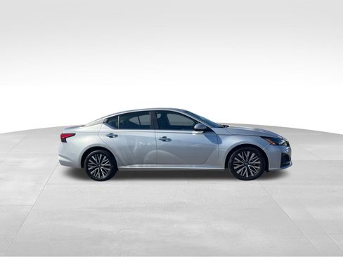 Used 2023 Nissan Altima 2.5 SV image 5
