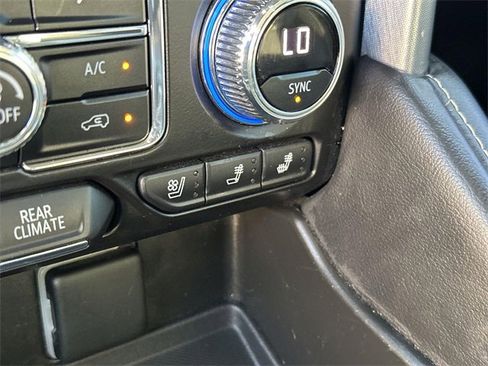 Used 2024 GMC Yukon SLT image 37