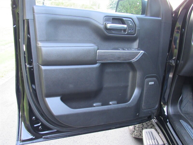 Used 2019 Chevrolet Silverado 1500 LTZ w/ LTZ Premium Package AWD/4WD image 13