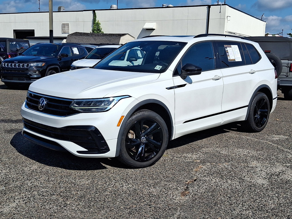 Used 2023 Volkswagen Tiguan SE R-Line FWD image 1