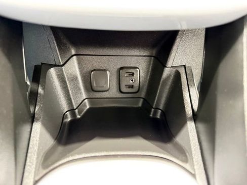 Used 2017 Chevrolet Volt LT w/ Comfort Package FWD image 34