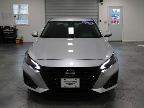Used 2023 Nissan Altima 2.5 SV image 3