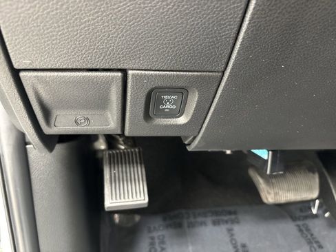 Used 2024 RAM 2500 Laramie AWD/4WD image 32