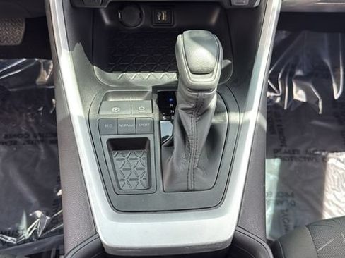 Used 2025 Toyota RAV4 XLE FWD image 23