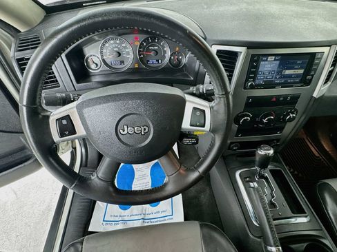 Used 2010 Jeep Grand Cherokee Laredo AWD/4WD image 12