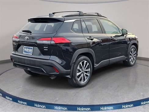 Certified 2022 Toyota Corolla Cross XLE image 4