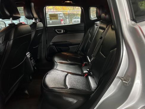 Used 2024 Jeep Compass Latitude image 9