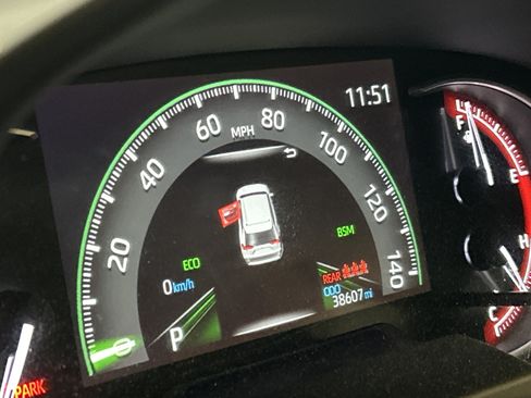 Used 2022 Toyota RAV4 Limited FWD image 5
