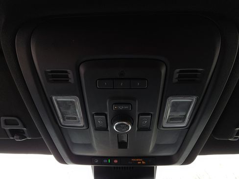 Used 2023 Chevrolet Suburban Premier image 24