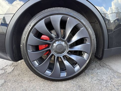 Used 2024 Tesla Model Y Performance AWD/4WD image 35