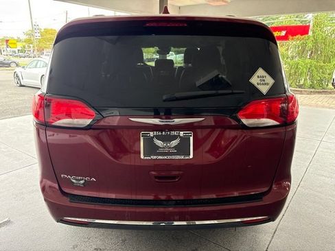 Used 2019 Chrysler Pacifica Touring-L Plus w/ Advanced Safetytec Group FWD image 5
