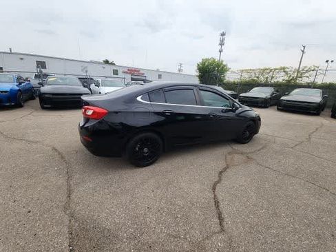 Used 2017 Chevrolet Cruze LT w/ Convenience Package FWD image 14