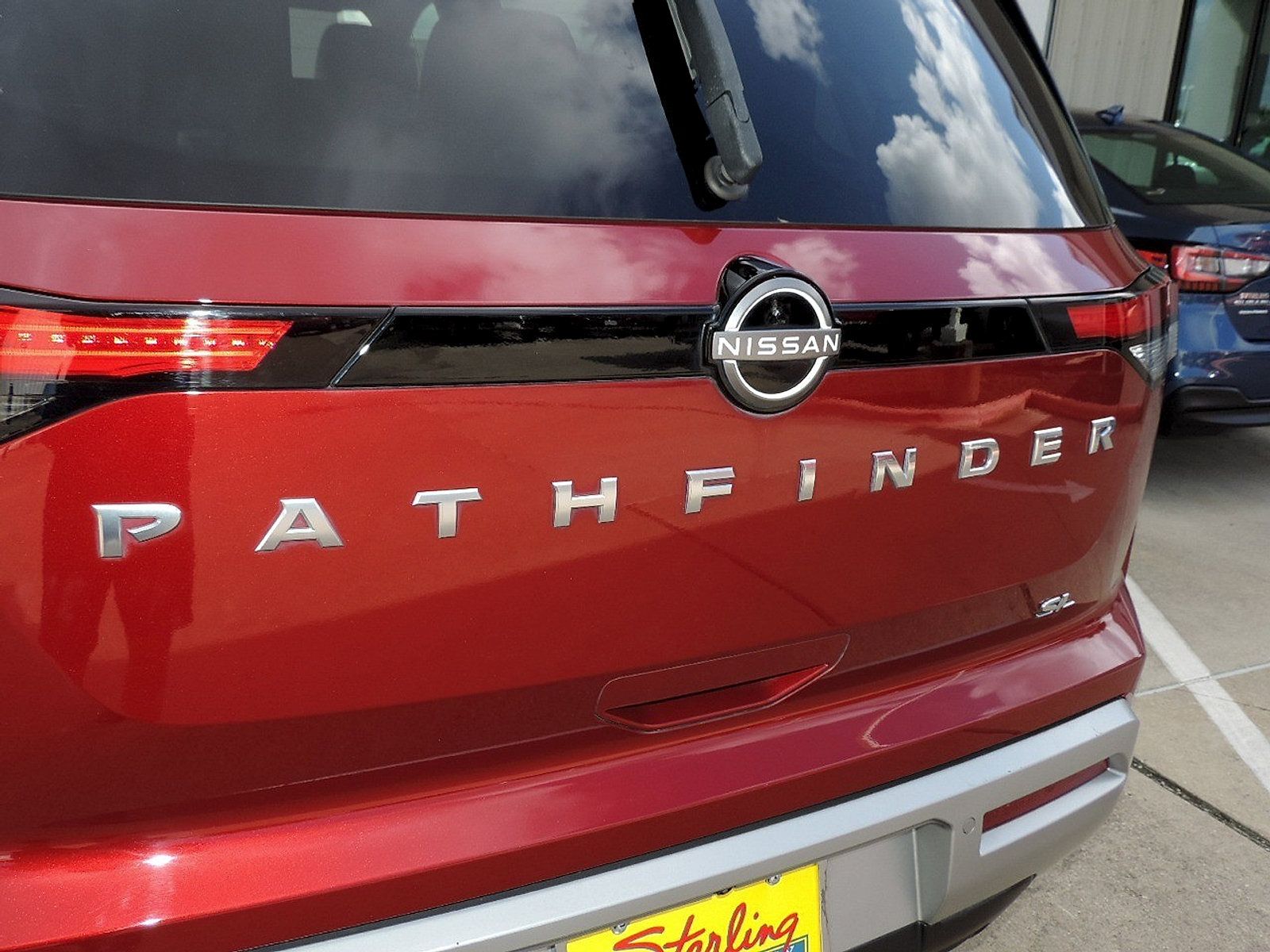 Used 2023 Nissan Pathfinder SL FWD image 16