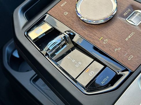 Used 2023 BMW iX xDrive50 w/ Premium Package AWD/4WD image 25