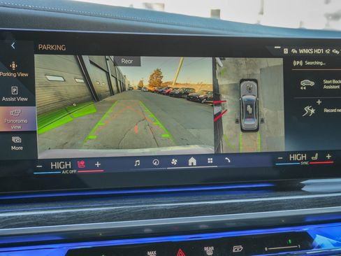 Certified 2023 BMW 740i image 25