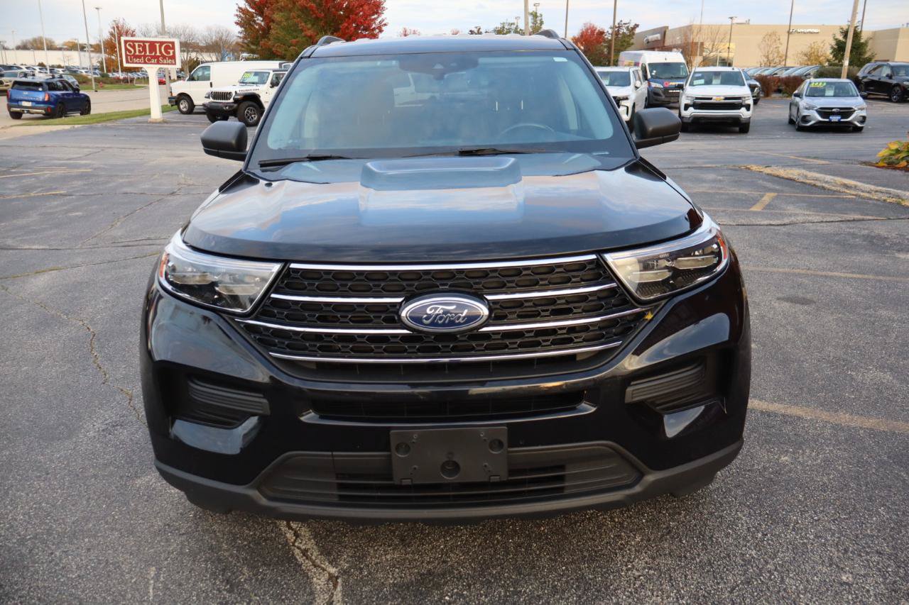 Used 2021 Ford Explorer XLT AWD/4WD image 2