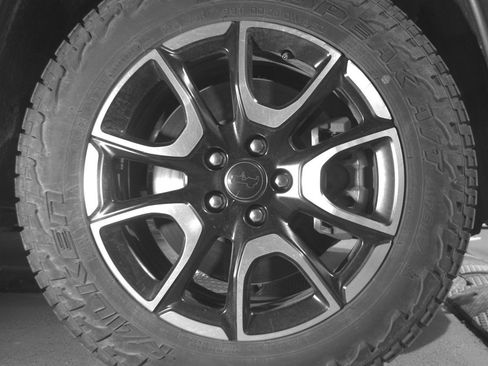 Used 2025 Jeep Compass Trailhawk image 13