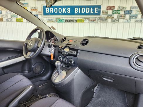 Used 2012 MAZDA MAZDA2 Sport FWD image 2