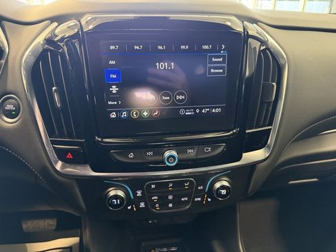 Used 2023 Chevrolet Traverse LT image 11