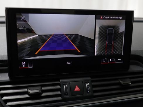 Used 2025 Audi Q5 e Premium Plus w/ Premium Plus Package image 9