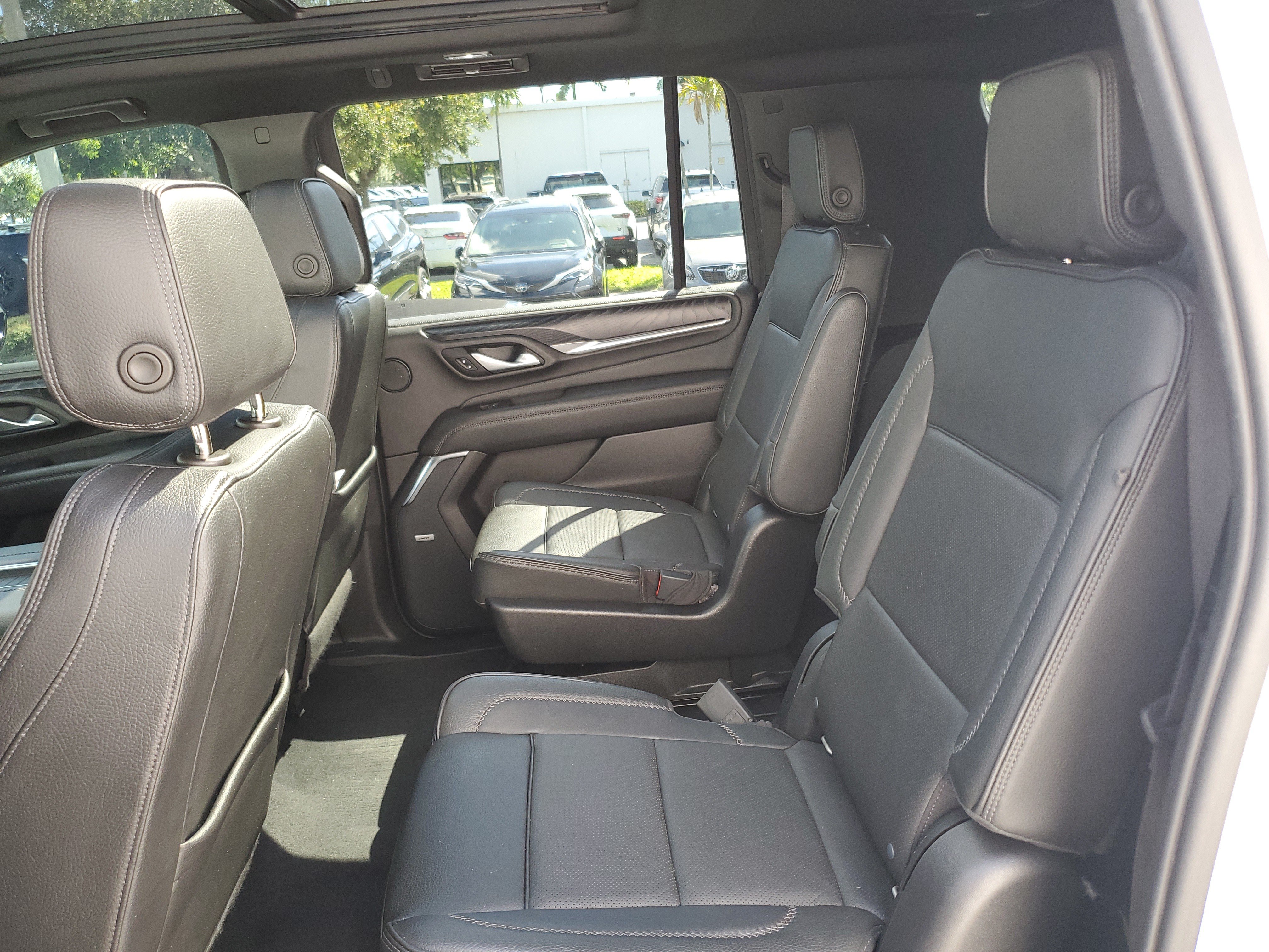 Used 2022 GMC Yukon XL Denali RWD image 13