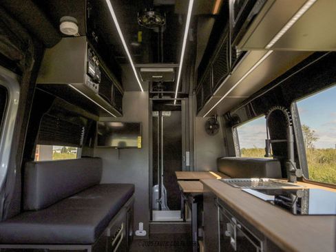 Used 2025 Mercedes-Benz Sprinter 2500 image 92