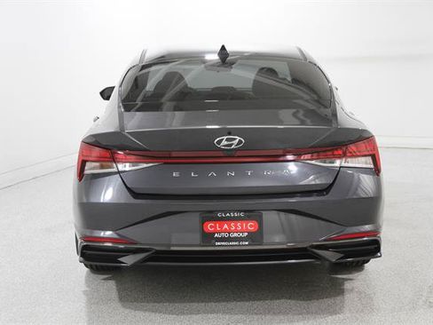 Used 2021 Hyundai Elantra SEL w/ Convenience + Premium Package FWD image 18