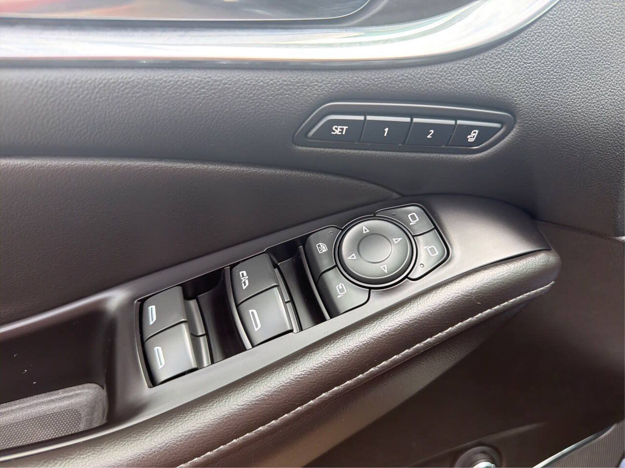 Used 2020 Buick Enclave Avenir w/ Avenir Technology Package AWD/4WD image 34