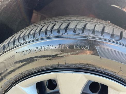 Used 2025 Toyota Corolla LE image 31