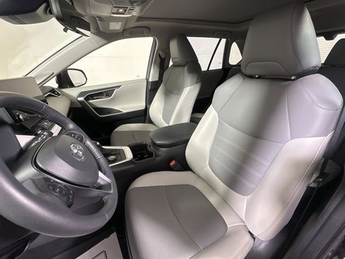 Used 2023 Toyota RAV4 Limited AWD/4WD image 9