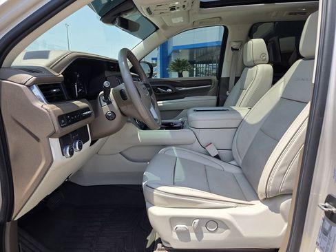 Used 2021 GMC Yukon XL Denali w/ Denali Premium Package RWD image 9
