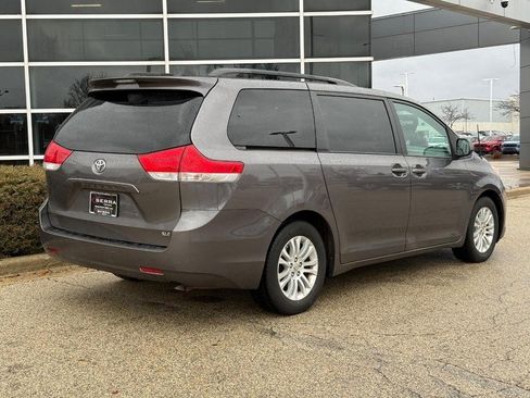 Used 2012 Toyota Sienna XLE image 3