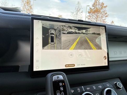 Used 2024 Land Rover Defender 130 X-Dynamic SE image 24