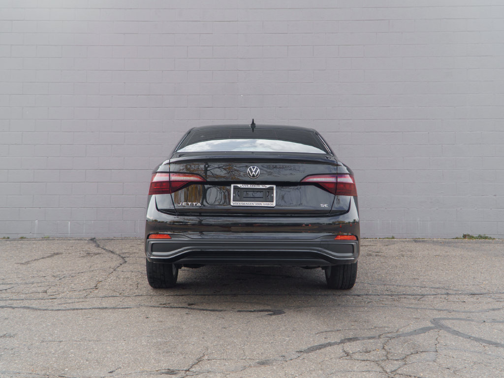 Used 2024 Volkswagen Jetta SE w/ Panoramic Sunroof Package FWD image 6