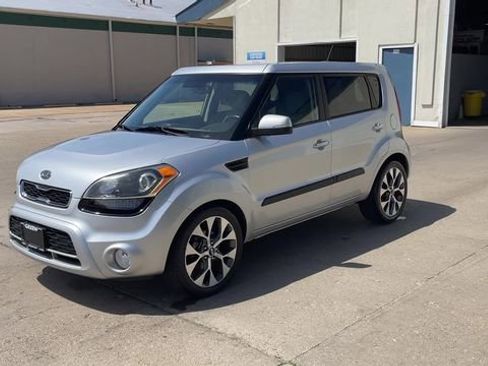 Used 2012 Kia Soul ! FWD image 4