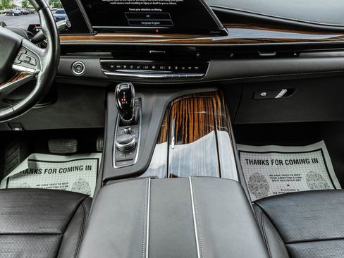 Used 2023 Cadillac Escalade Premium Luxury AWD/4WD image 12