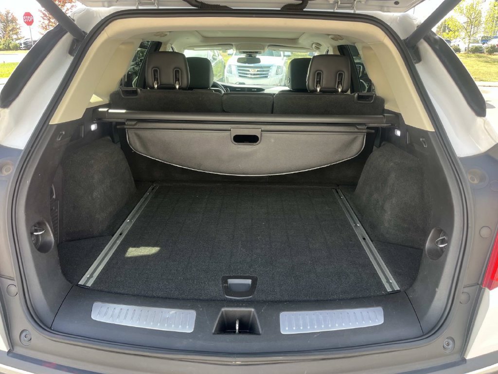 Used 2017 Cadillac XT5 Luxury w/ Driver Awareness Package FWD image 12