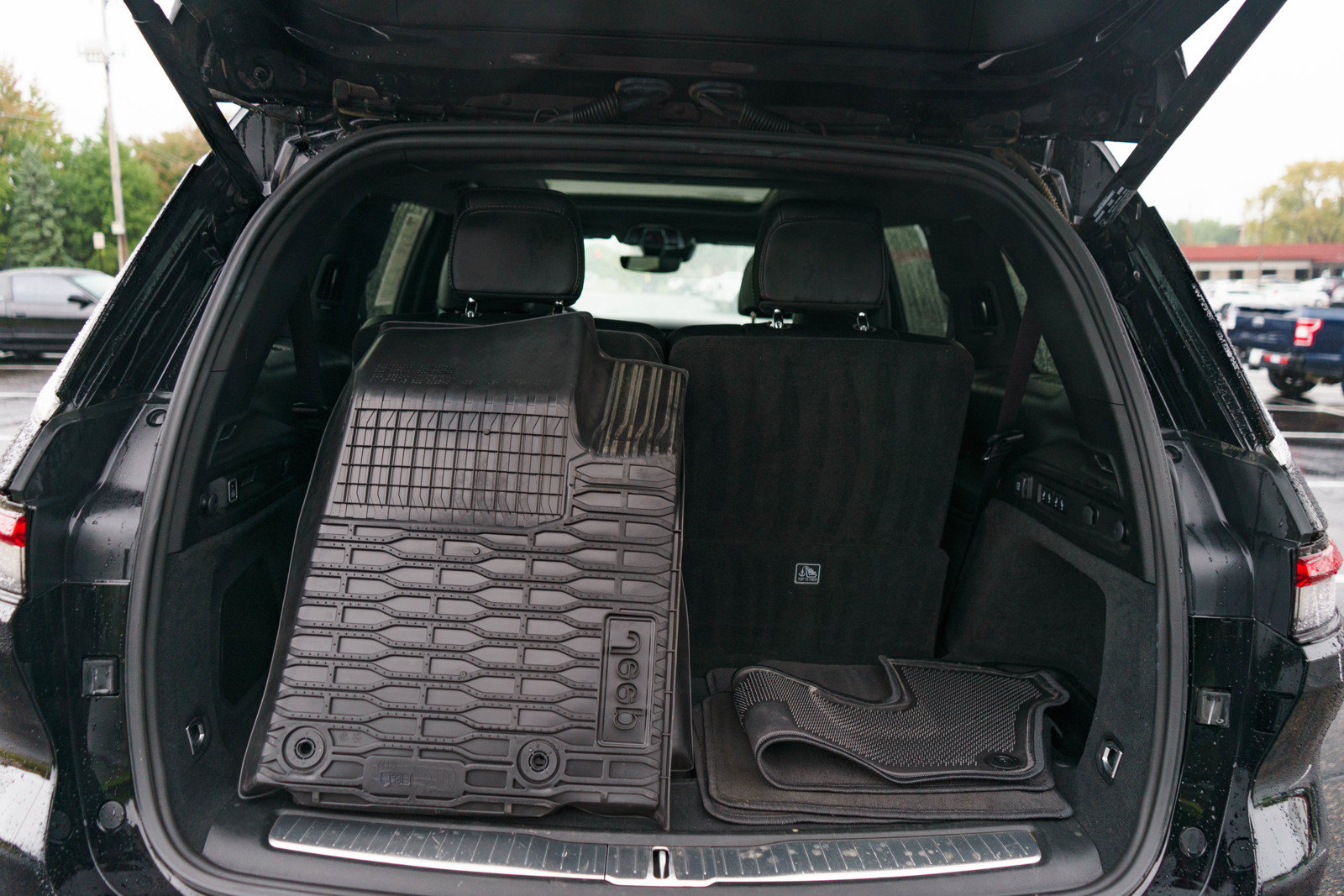 Used 2023 Jeep Grand Cherokee L Overland AWD/4WD image 9