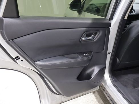 Used 2024 Nissan Rogue SV FWD image 19