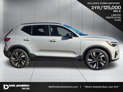 Used 2023 Volvo XC40 B5 Plus w/ Climate Package image 24