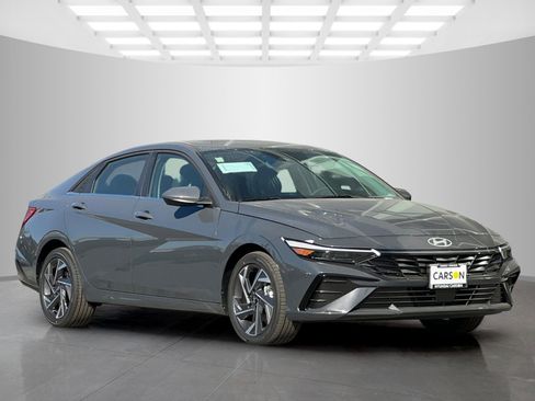 New 2025 Hyundai Elantra SEL image 2