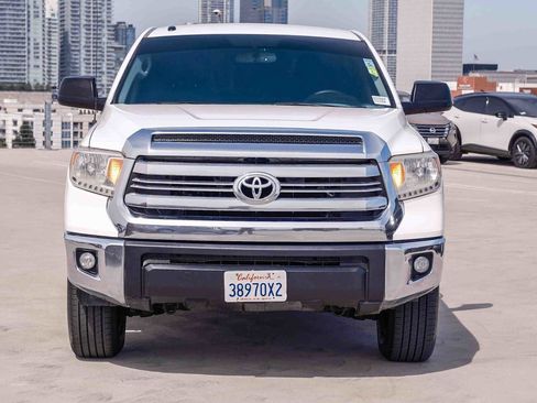 Used 2017 Toyota Tundra SR5 RWD image 2