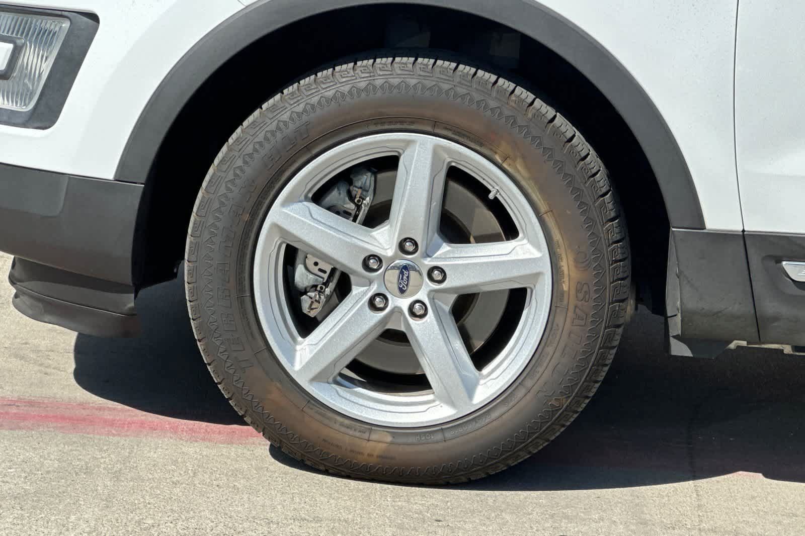 Used 2017 Ford Explorer XLT AWD/4WD image 12